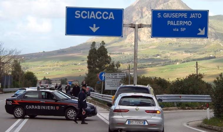 Il-tratto-di-strada-ceduto-sulla-Palermo-Sciacca-deviazioni