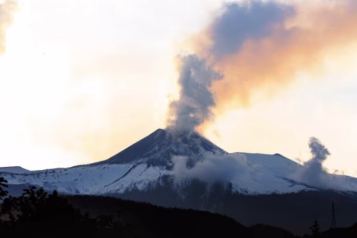 Eruzione dell’Etna, parziale ripristino dei voli in arrivo a Catania
