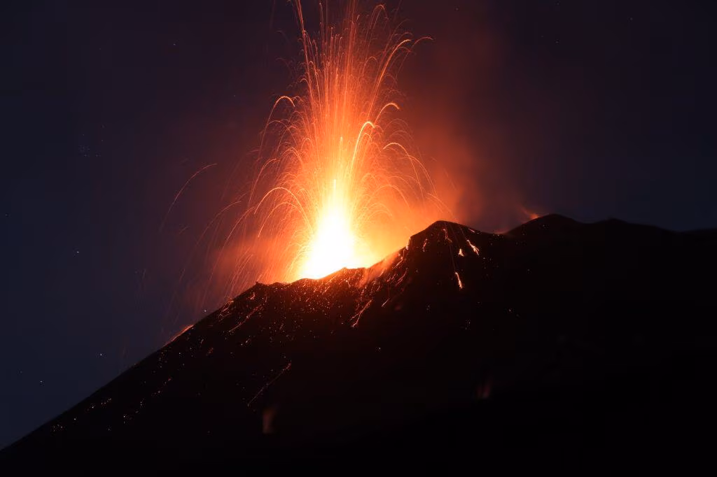 etna-vulcano-esplosione-luglio-2019-escursione-notturna-1024x682