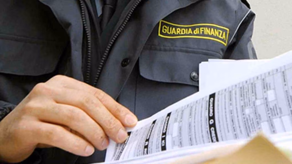 Controlli della Guardia di finanza (foto ilpappagallo.info) - teleone.it