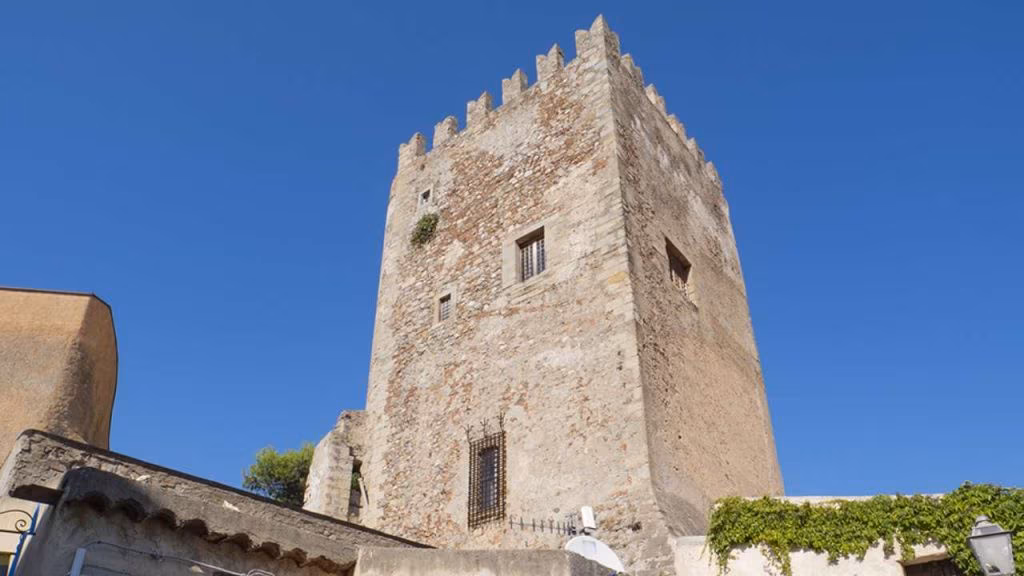 Lo splendido castello medievale di Brolo (98zero.com) - teleone.it