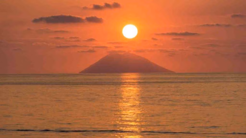 Il tramonto a Stromboli (greenme.it) - Teleone.it