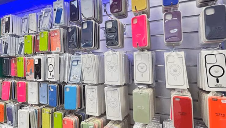 Cover cellulari in vendita (foto phone-tech.it) - teleone.it