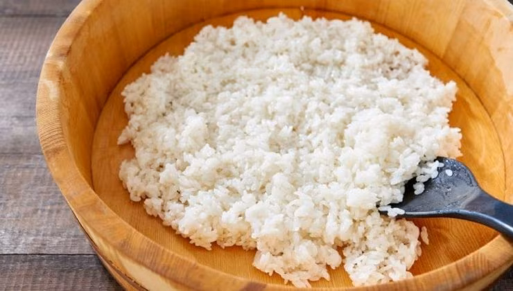 Il riso in bianco, preparazione ricetta (foto sushisenpai) - teleone.it