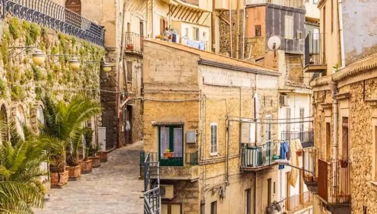 Edifici nella cittadina di Centuripe (foto esplorasicilia) - teleone.it