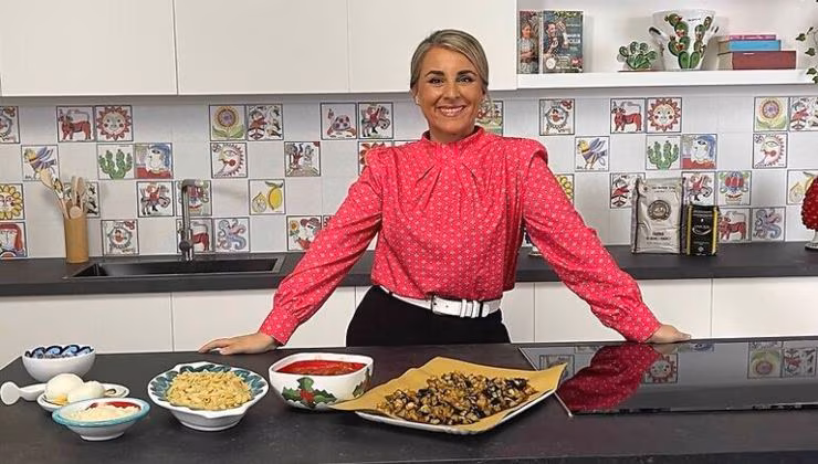 Giusi Battaglia al lavoro (foto fattitaliani) - teleone.it