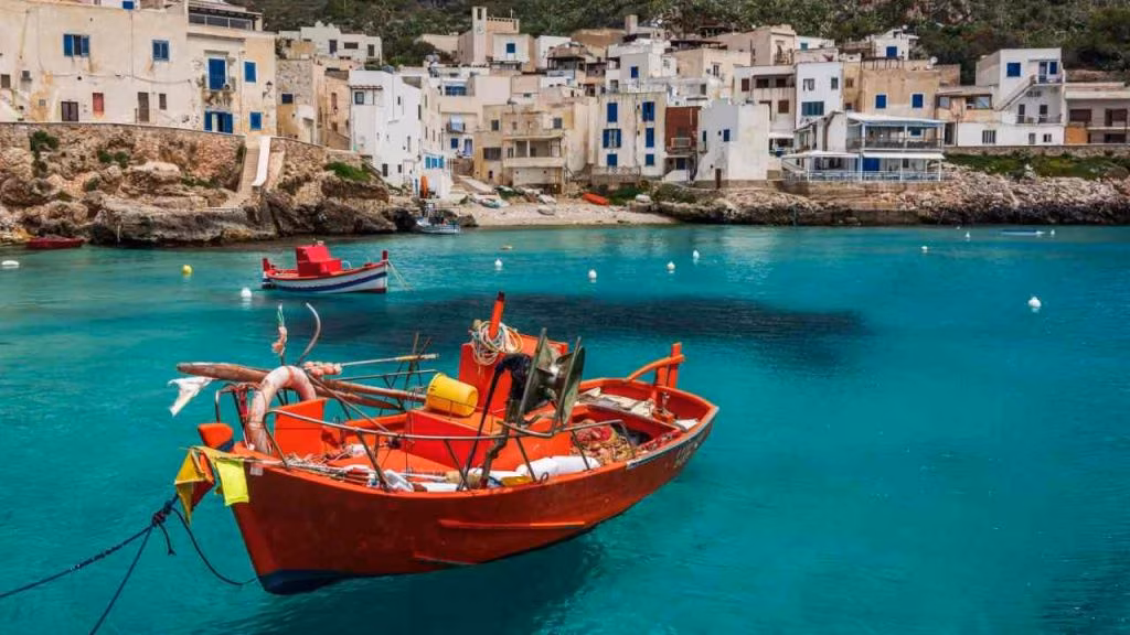 Il Porto Cala dogana (foto brezzadestate) - teleone.it