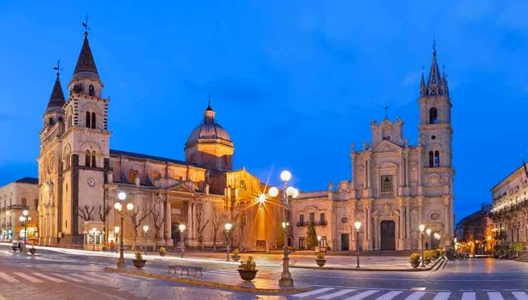 la piazza della cittadina (foto esplorasicilia) - teleone.it