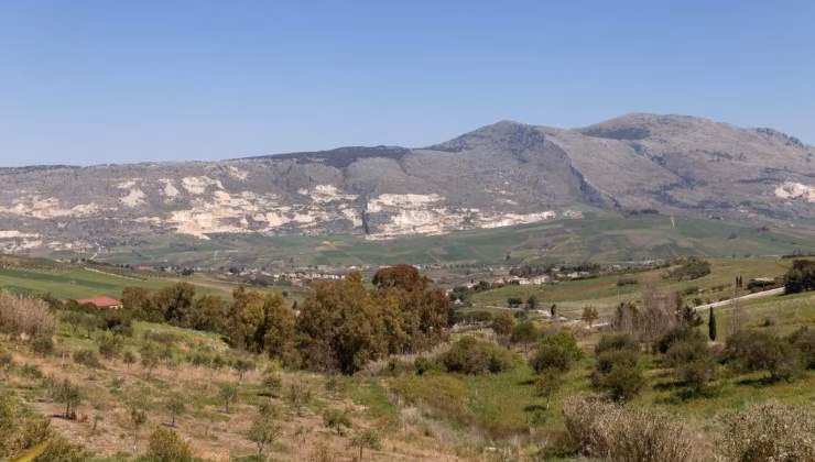 La città vista dalla collina (foto wikipedia) - mediaoneonline.it