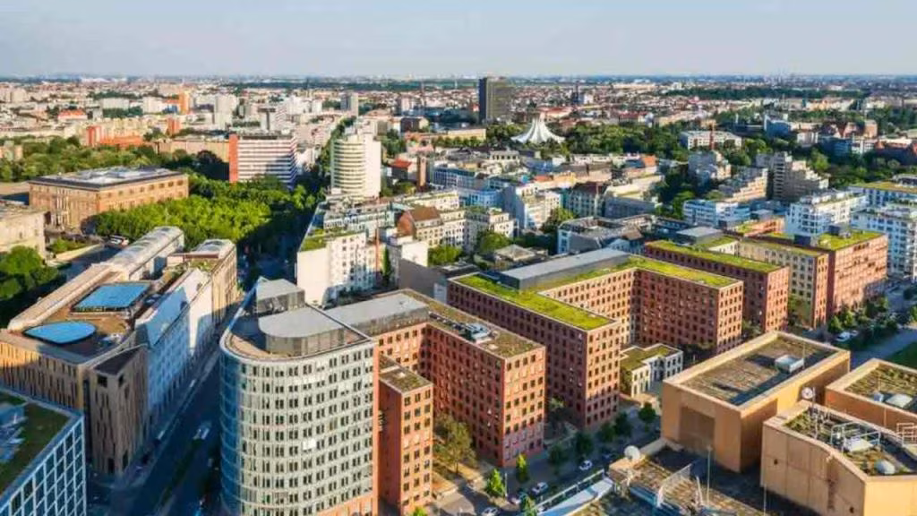 Palazzi nella parte nuova della città di Berlino (foto wikipedia) - teleone.it