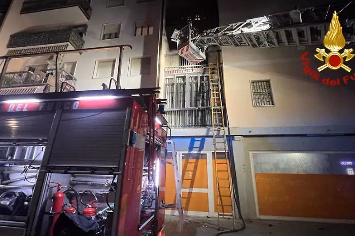 incendio palazzina milanese