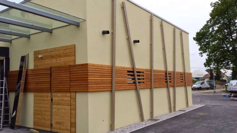 lesena fasada sibriski macesen 3 sloji 3 barve želje arhitekta